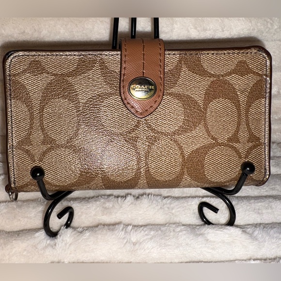 Coach Tan Signature Wallet - Picture 1 of 10